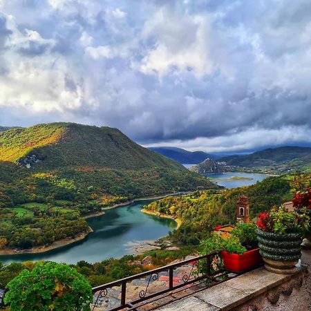 La Casa Sul Fiordo Lago Del Turano Paganico Sabino Екстериор снимка