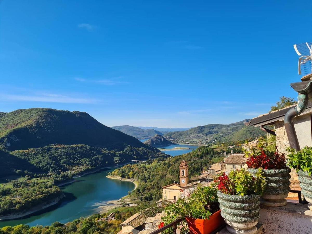 La Casa Sul Fiordo Lago Del Turano Paganico Sabino Екстериор снимка