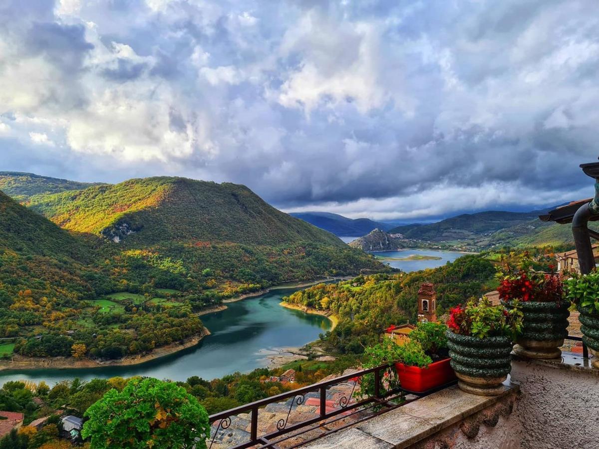 La Casa Sul Fiordo Lago Del Turano Paganico Sabino Екстериор снимка